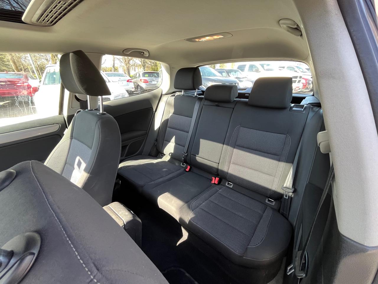 2011 Volkswagen Golf TRENDLINE Photo