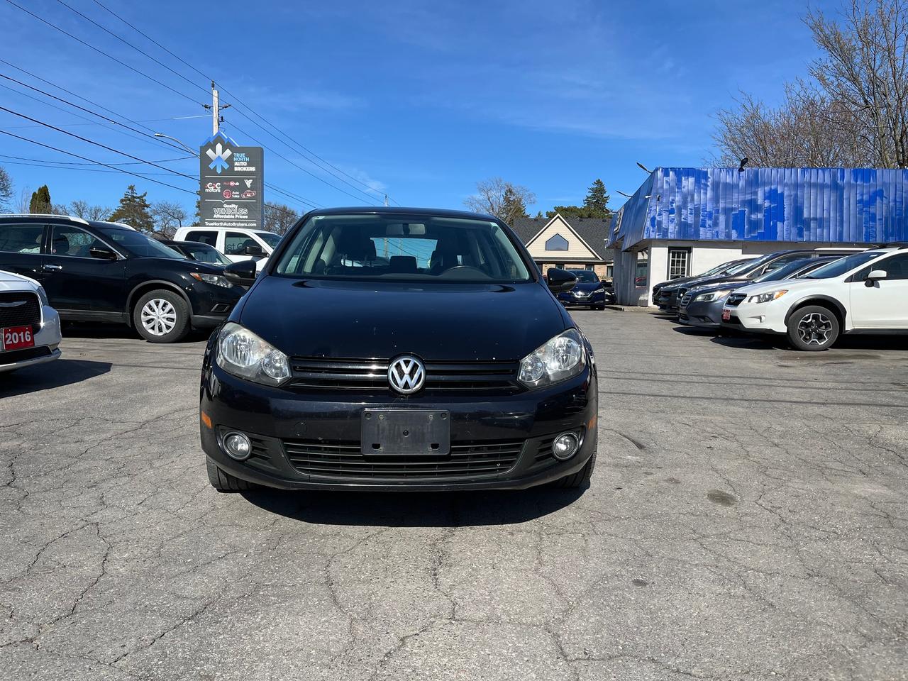 2011 Volkswagen Golf TRENDLINE Photo