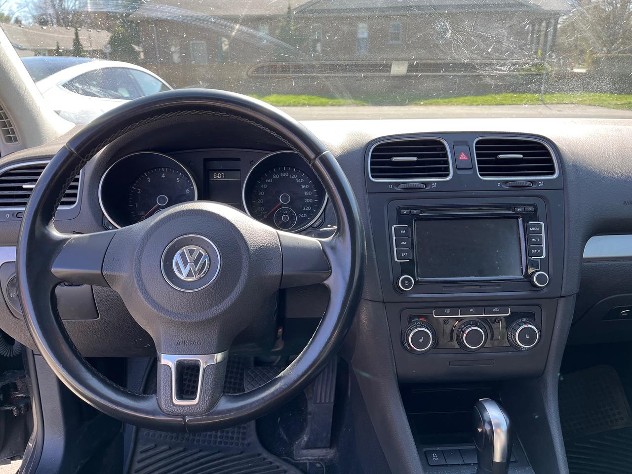 2011 Volkswagen Golf TRENDLINE Photo