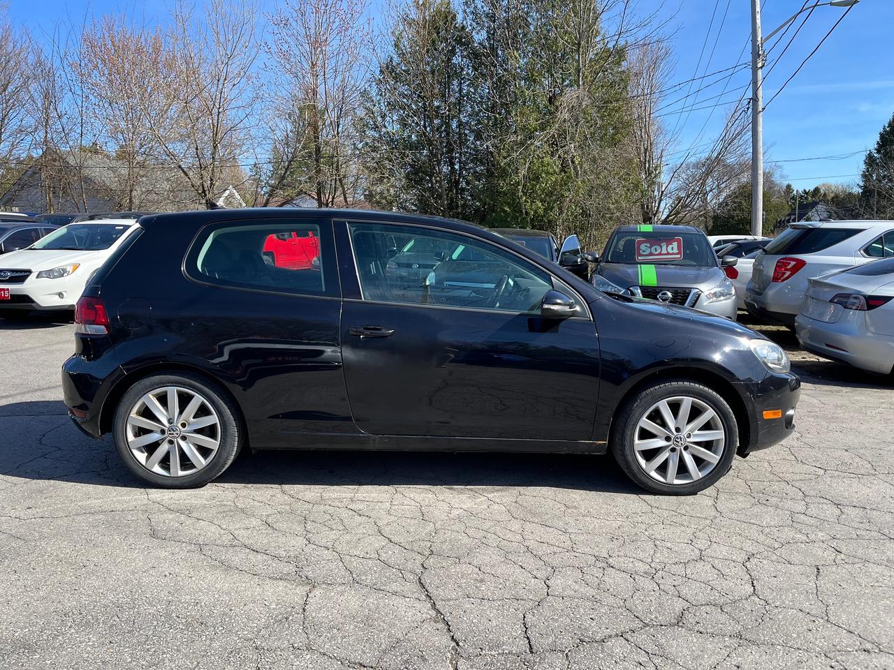 2011 Volkswagen Golf TRENDLINE Photo