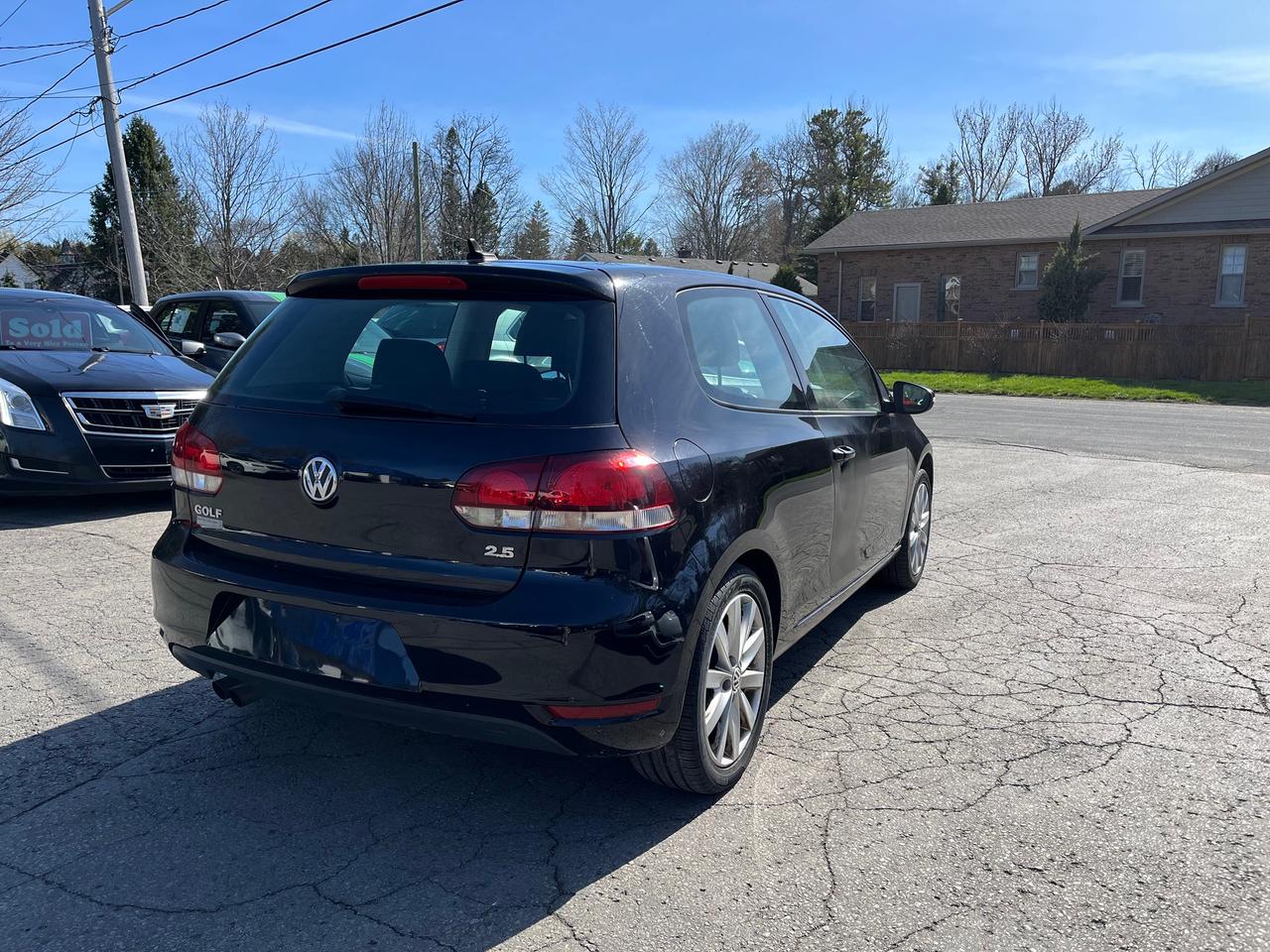 2011 Volkswagen Golf TRENDLINE Photo