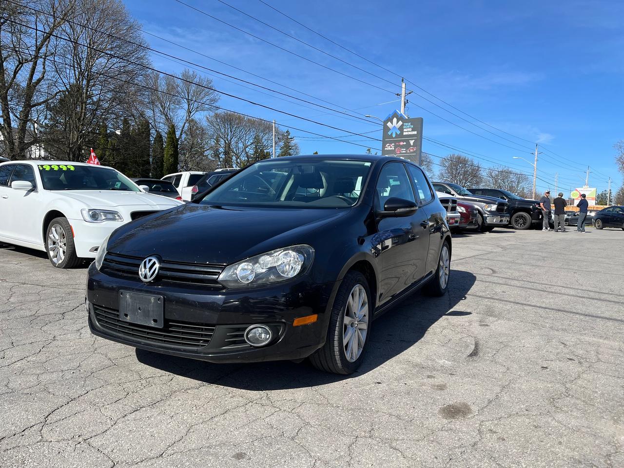 2011 Volkswagen Golf TRENDLINE Photo2
