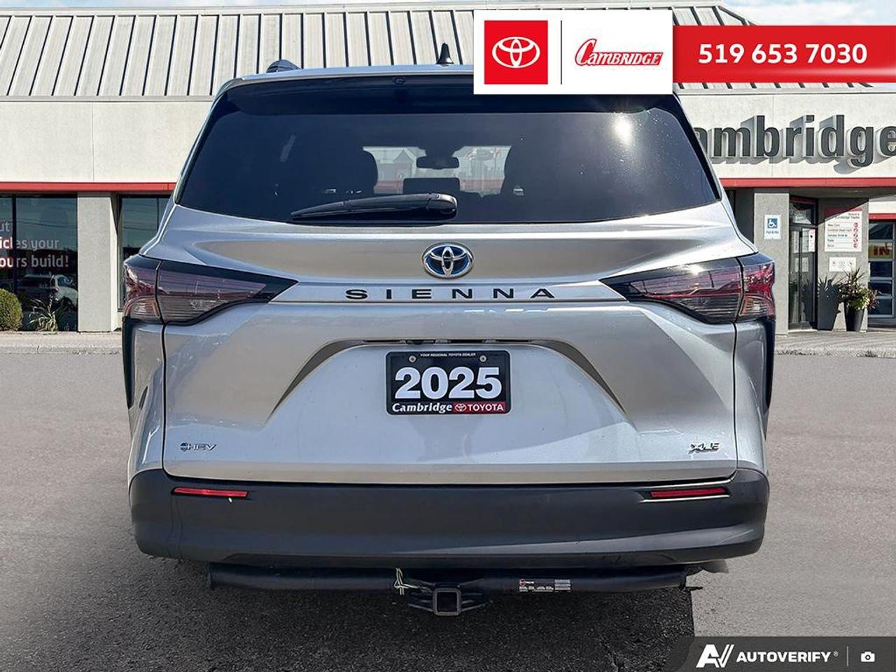 2025 Toyota Sienna XLE 8-Passenger Photo4
