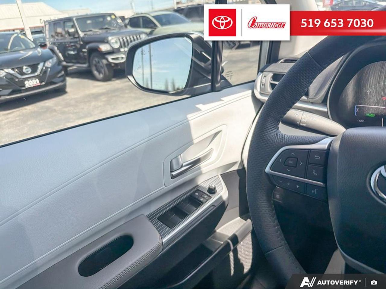 2025 Toyota Sienna XLE 8-Passenger Photo