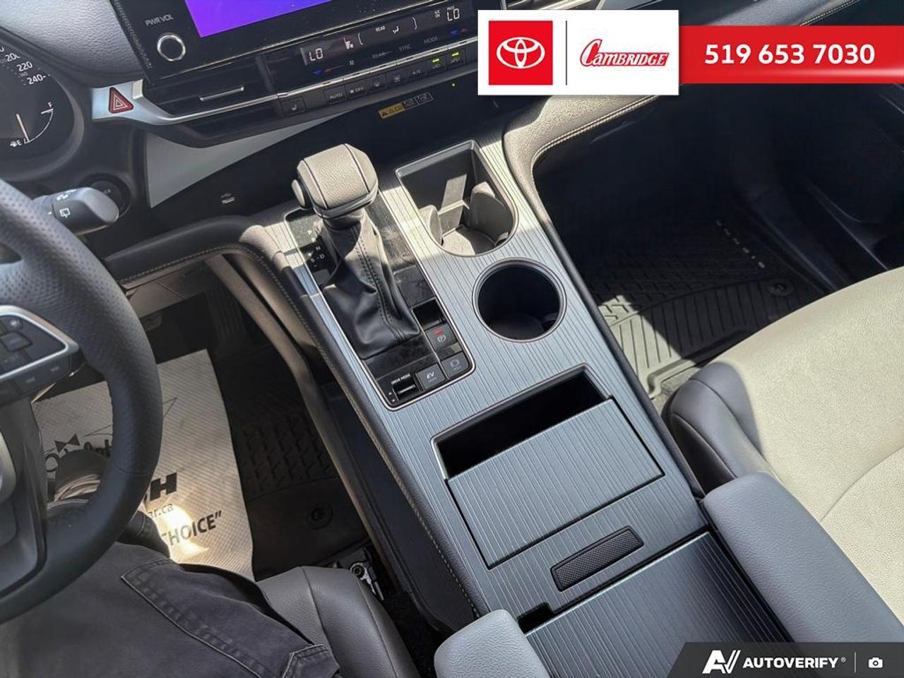 2025 Toyota Sienna XLE 8-Passenger Photo