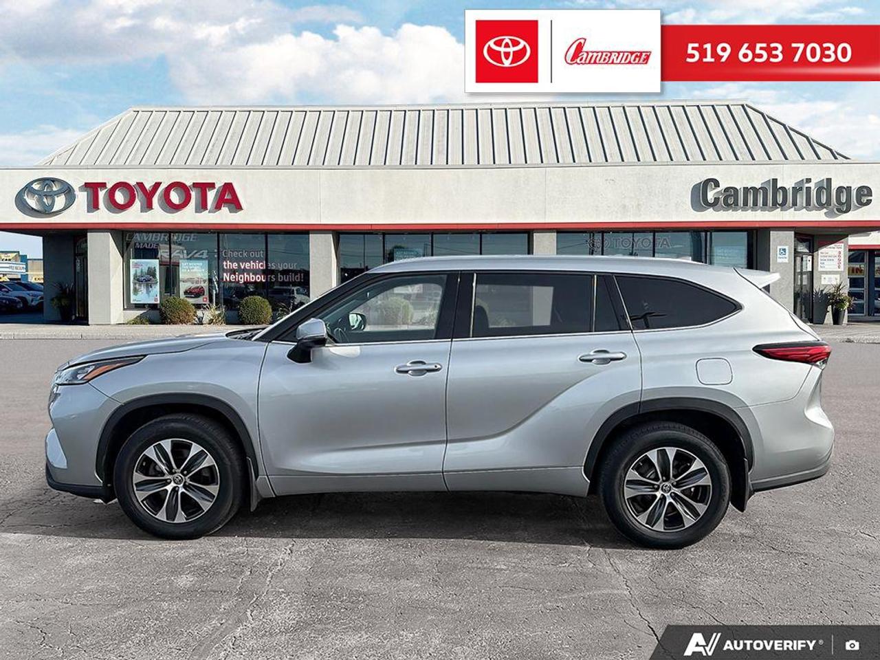 2022 Toyota Highlander XLE Photo2