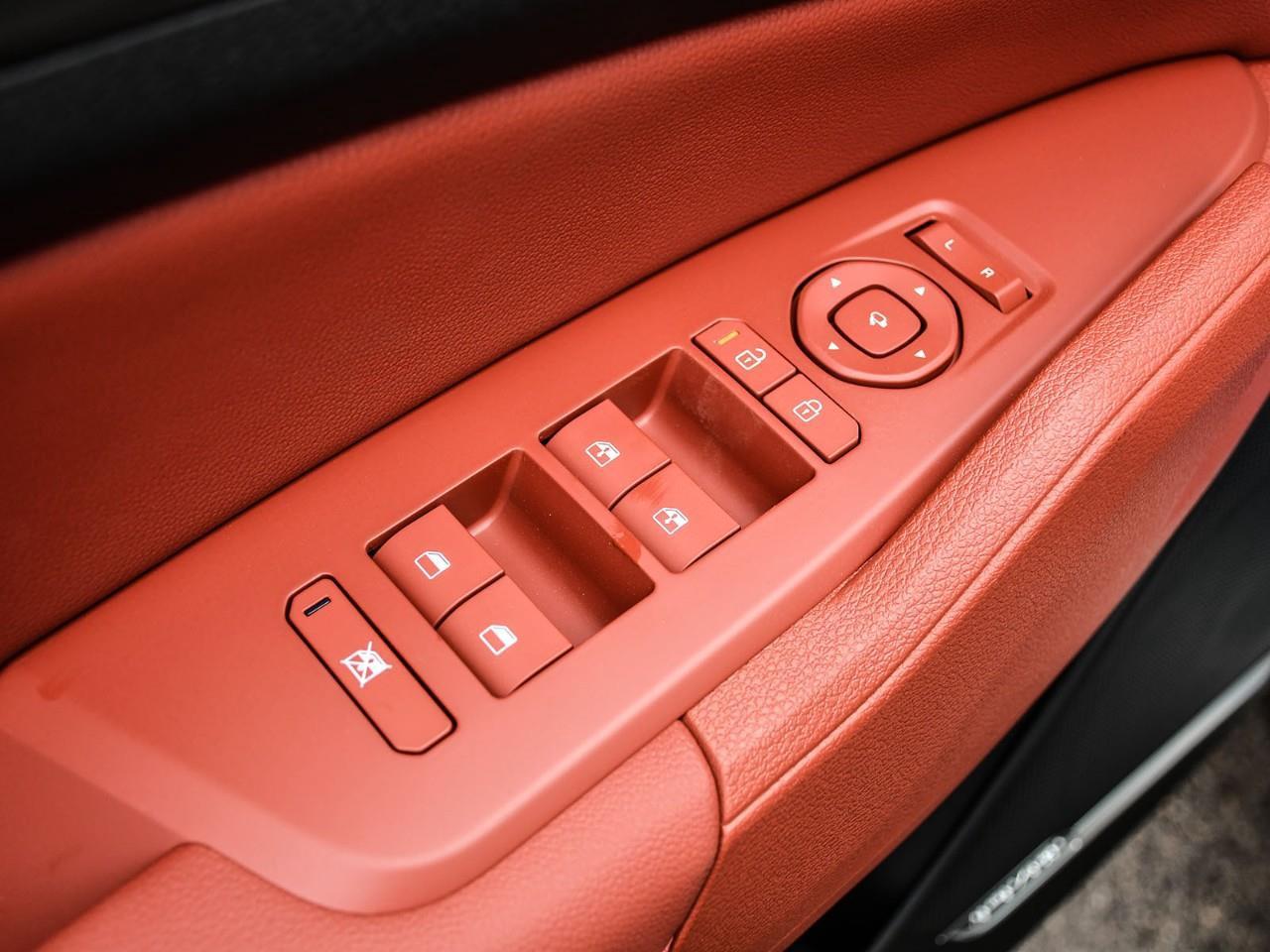 2026 Kia Sportage Hybrid SX w/Red Interior Photo