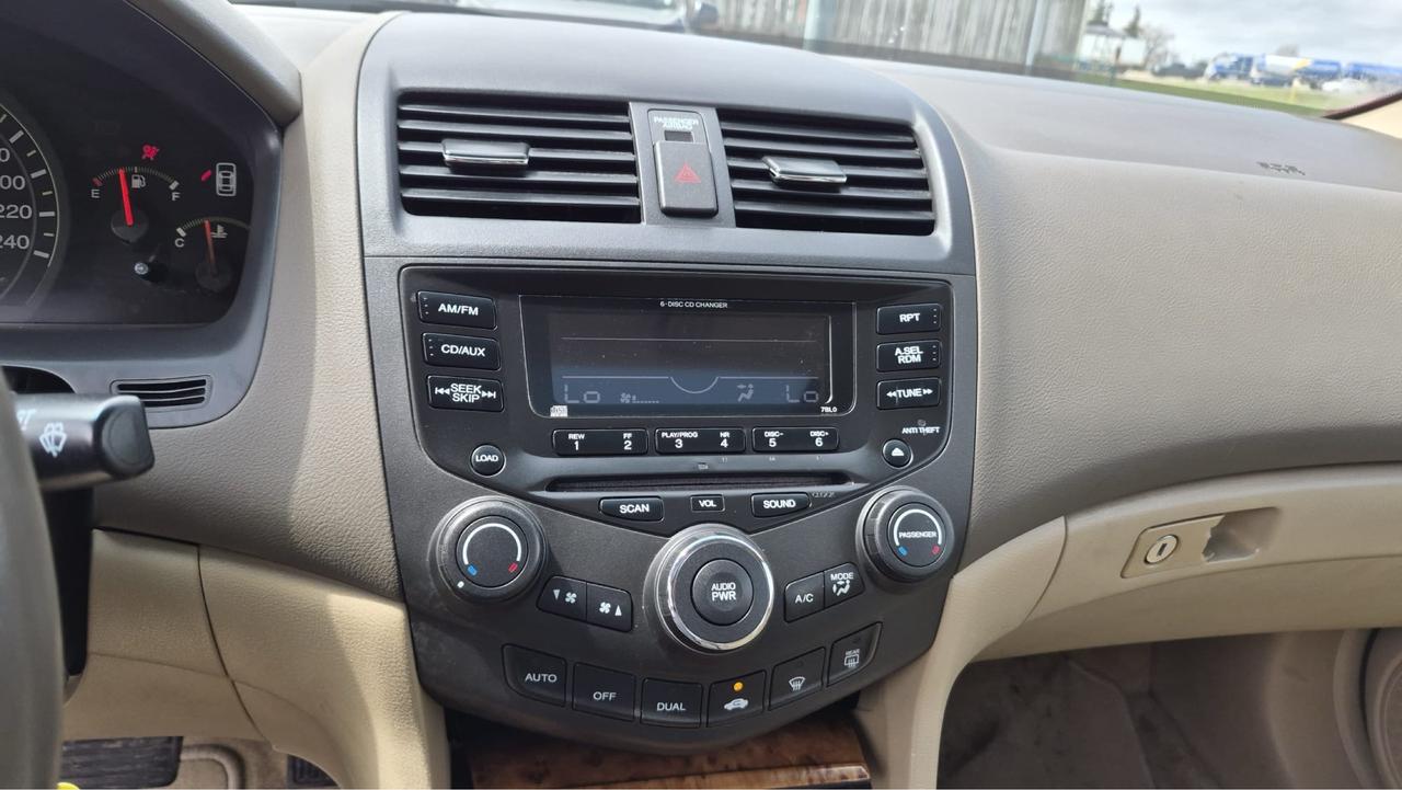 2004 Honda Accord EX-L, SEDAN, LEATHER, 4 CYL, ONLY 134KMS, CERT Photo