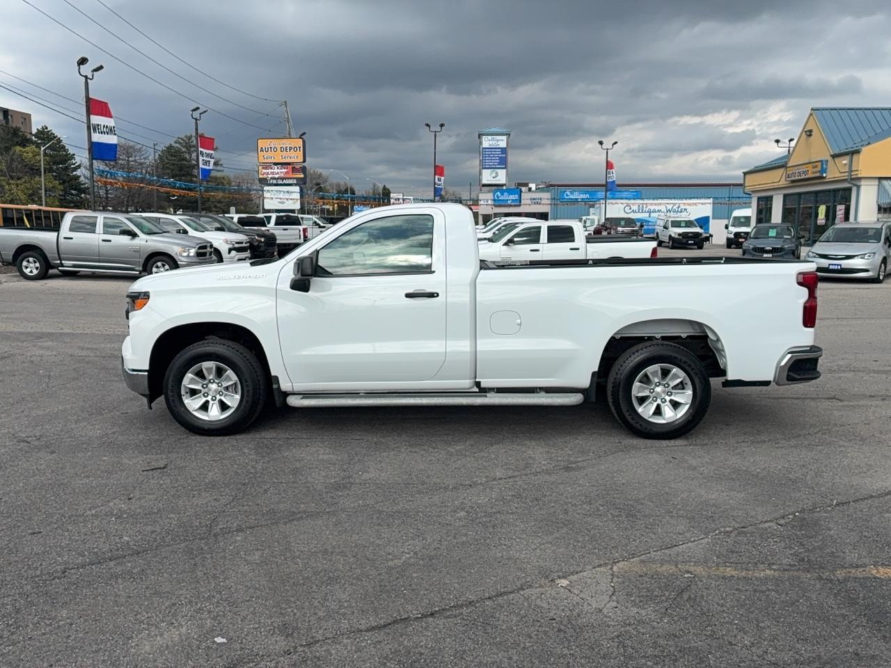 2023 Chevrolet Silverado 1500 WT RegCab 2WD 5.3L8cylGas 8ftBox BackUpCam Photo