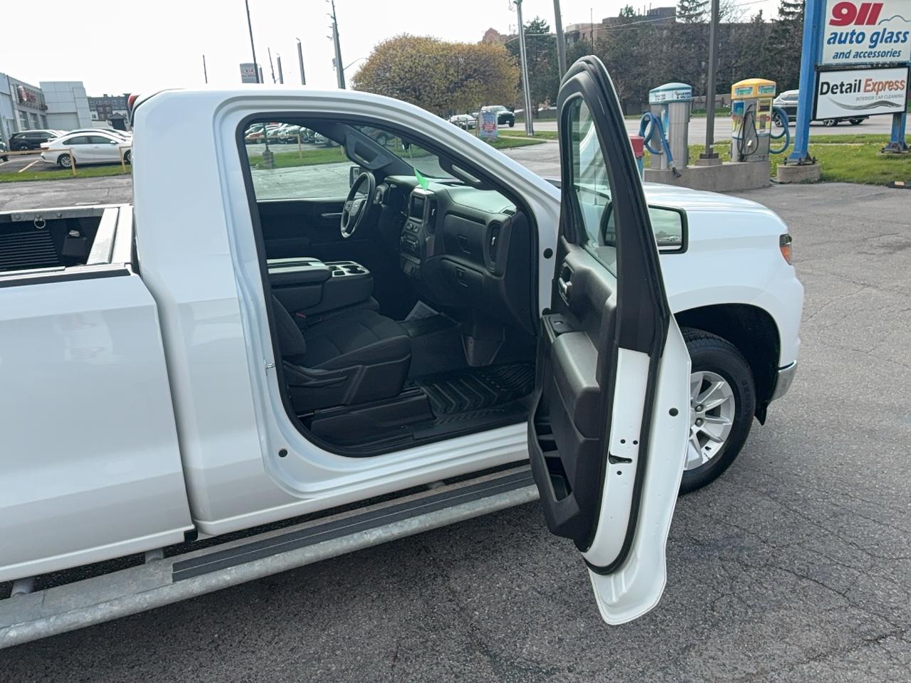 2023 Chevrolet Silverado 1500 WT RegCab 2WD 5.3L8cylGas 8ftBox BackUpCam Photo