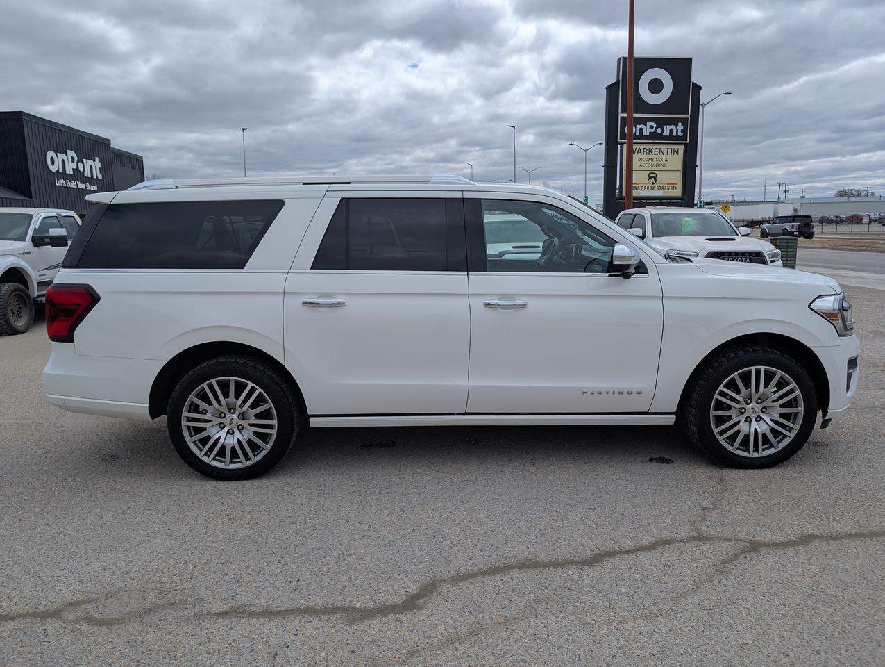 Used 2022 Ford Expedition Platinum Max | Cooled seats | Power liftgate for sale in Steinbach, MB