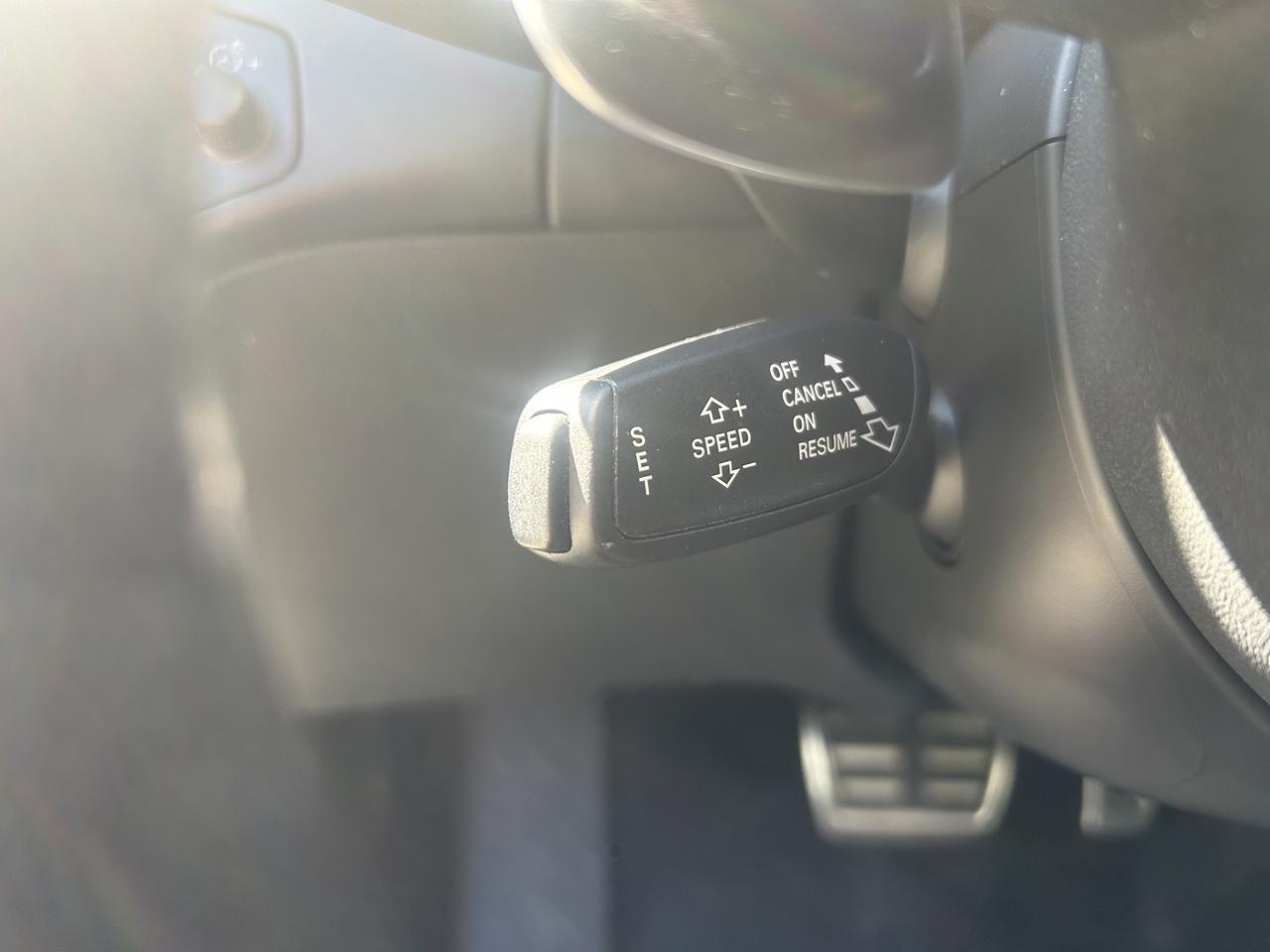 2015 Audi A4 Komfort, AWD, S-line pkg, leather, heated seats! Photo