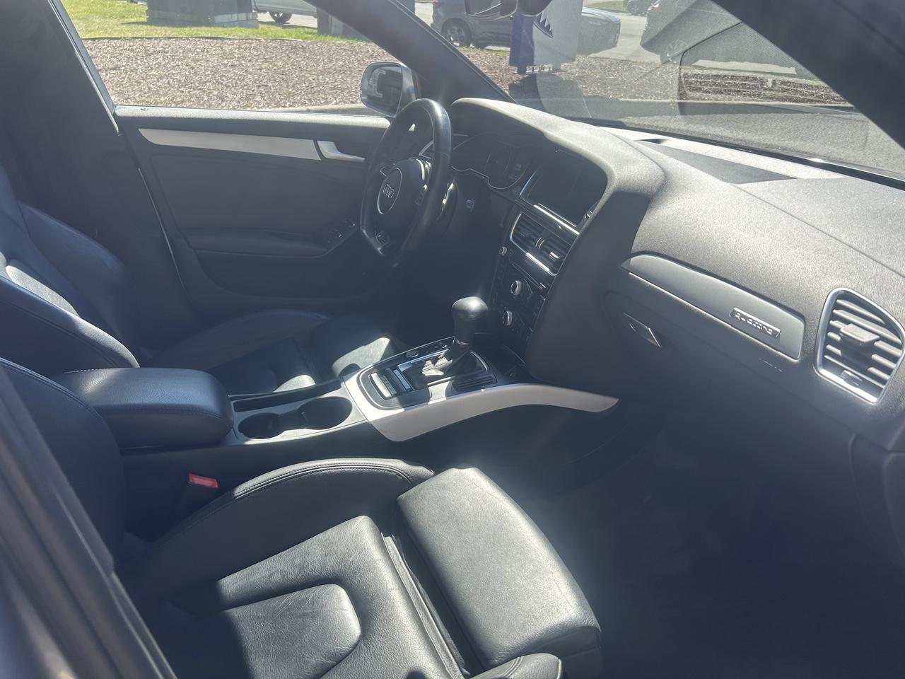 2015 Audi A4 Komfort, AWD, S-line pkg, leather, heated seats! Photo