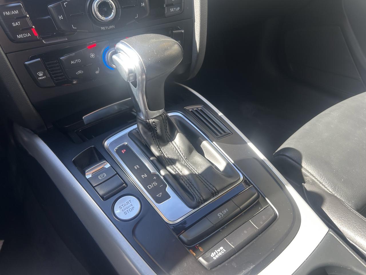 2015 Audi A4 Komfort, AWD, S-line pkg, leather, heated seats! Photo