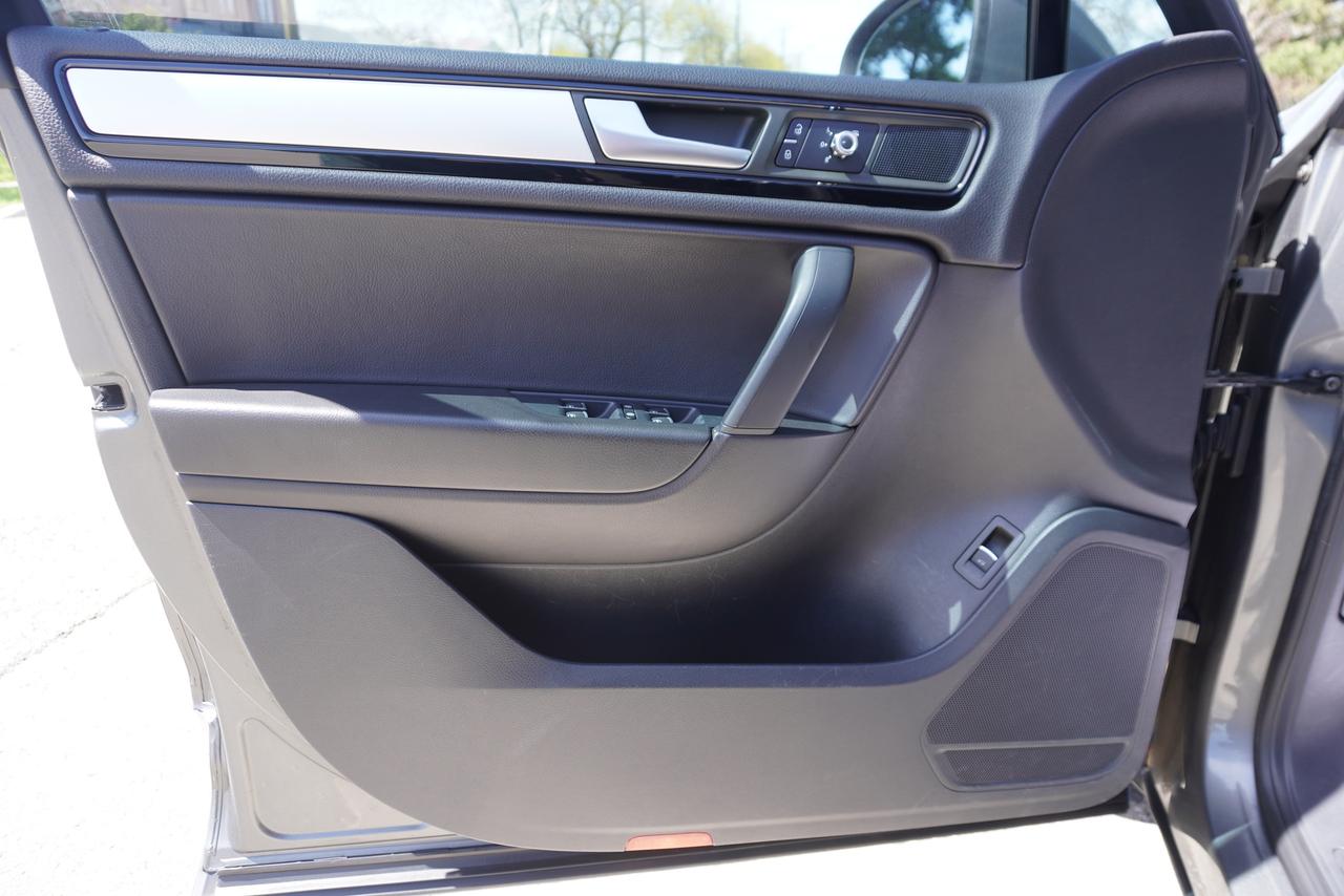 2014 Volkswagen Touareg TDI/ HIGHLINE/ NO ACCIDENTS/ EXCELLENT SHAPE/LOCAL Photo