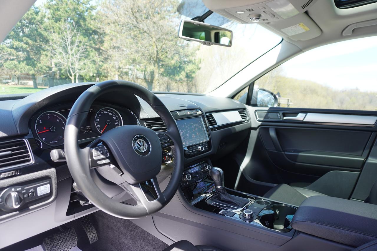 2014 Volkswagen Touareg TDI/ HIGHLINE/ NO ACCIDENTS/ EXCELLENT SHAPE/LOCAL Photo