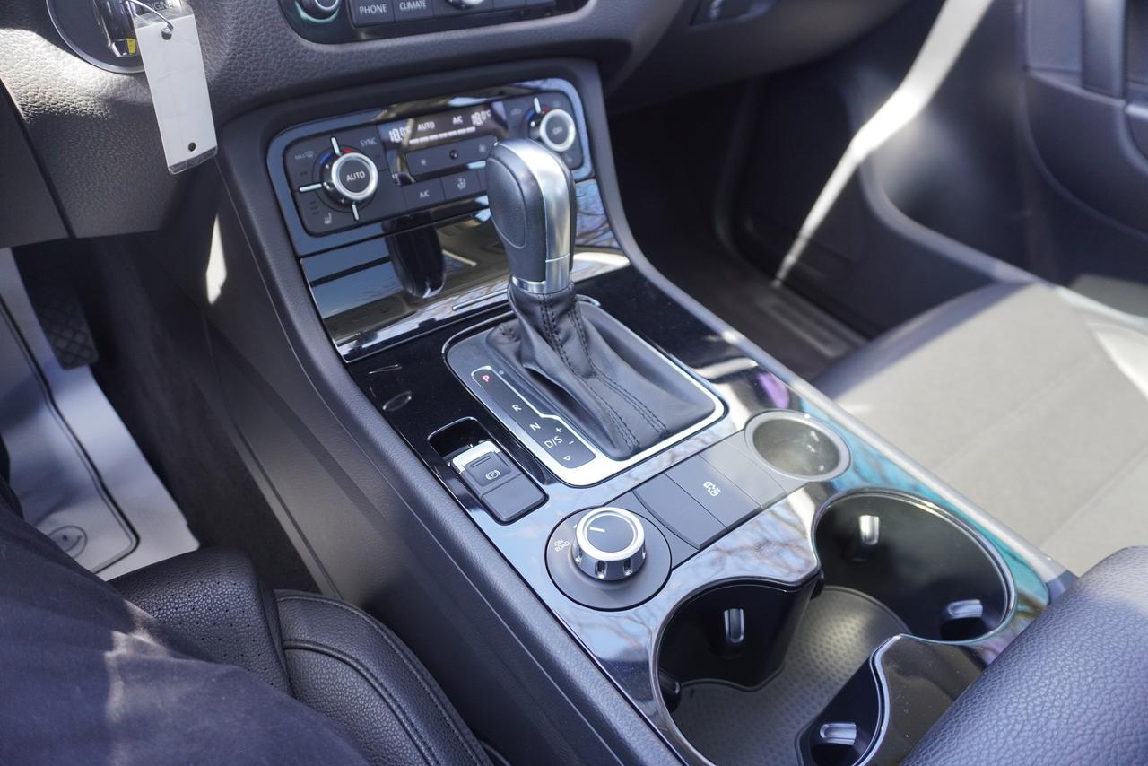 2014 Volkswagen Touareg TDI/ HIGHLINE/ NO ACCIDENTS/ EXCELLENT SHAPE/LOCAL Photo