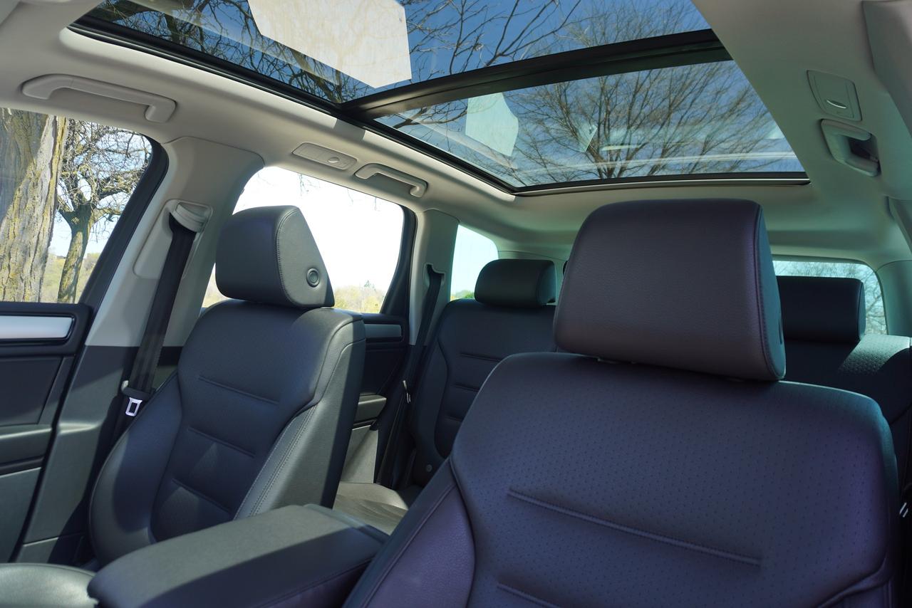 2014 Volkswagen Touareg TDI/ HIGHLINE/ NO ACCIDENTS/ EXCELLENT SHAPE/LOCAL Photo