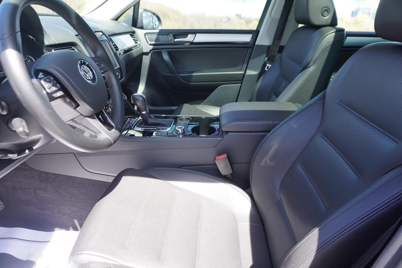 2014 Volkswagen Touareg TDI/ HIGHLINE/ NO ACCIDENTS/ EXCELLENT SHAPE/LOCAL Photo