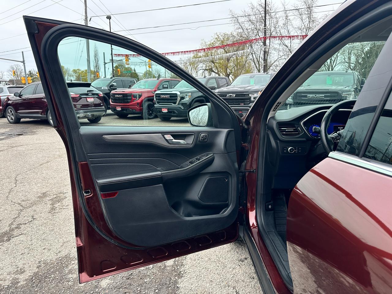 2021 Ford Escape TitaniumHybrid AWD HTD-Leather NAV PremiumAudio XM Photo