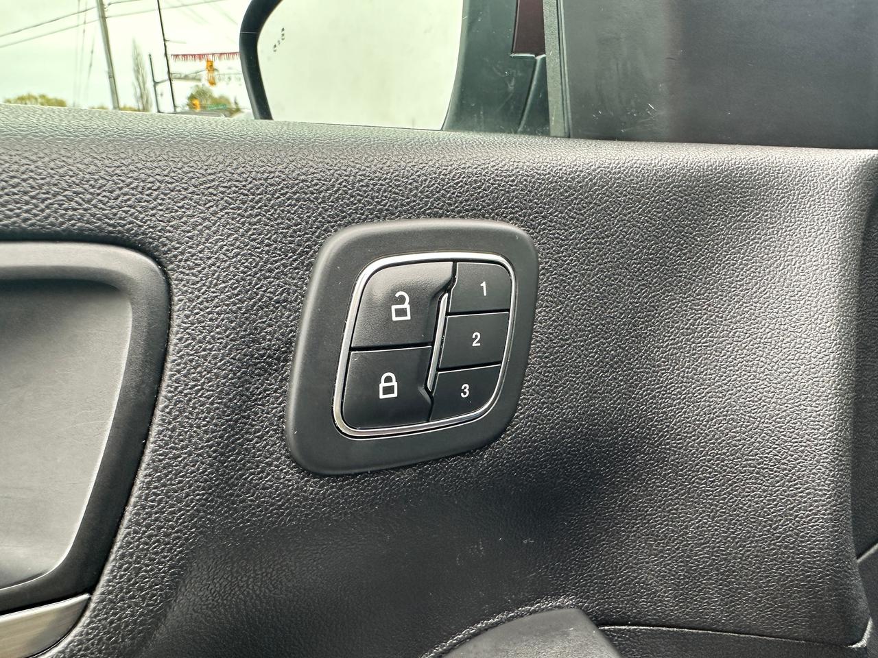 2021 Ford Escape TitaniumHybrid AWD HTD-Leather NAV PremiumAudio XM Photo