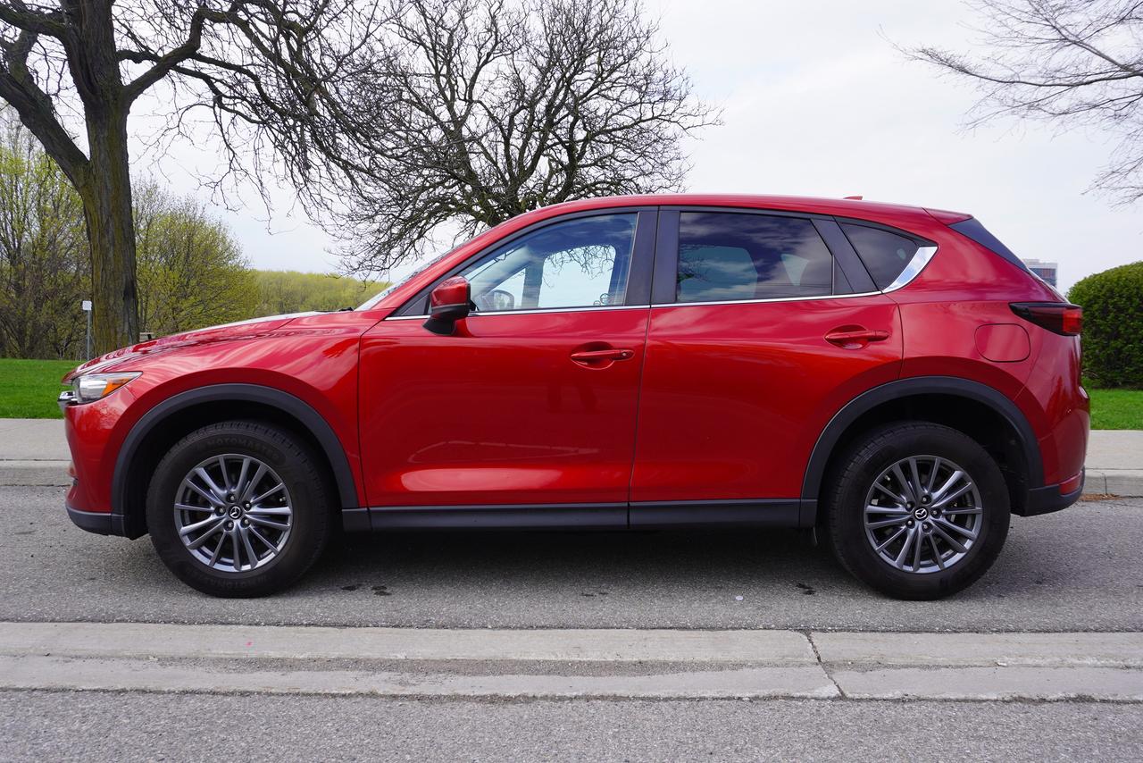 2017 Mazda CX-5 RARE / 6 SPD MANUAL / NO ACCIDENTS / STUNNING SUV Photo