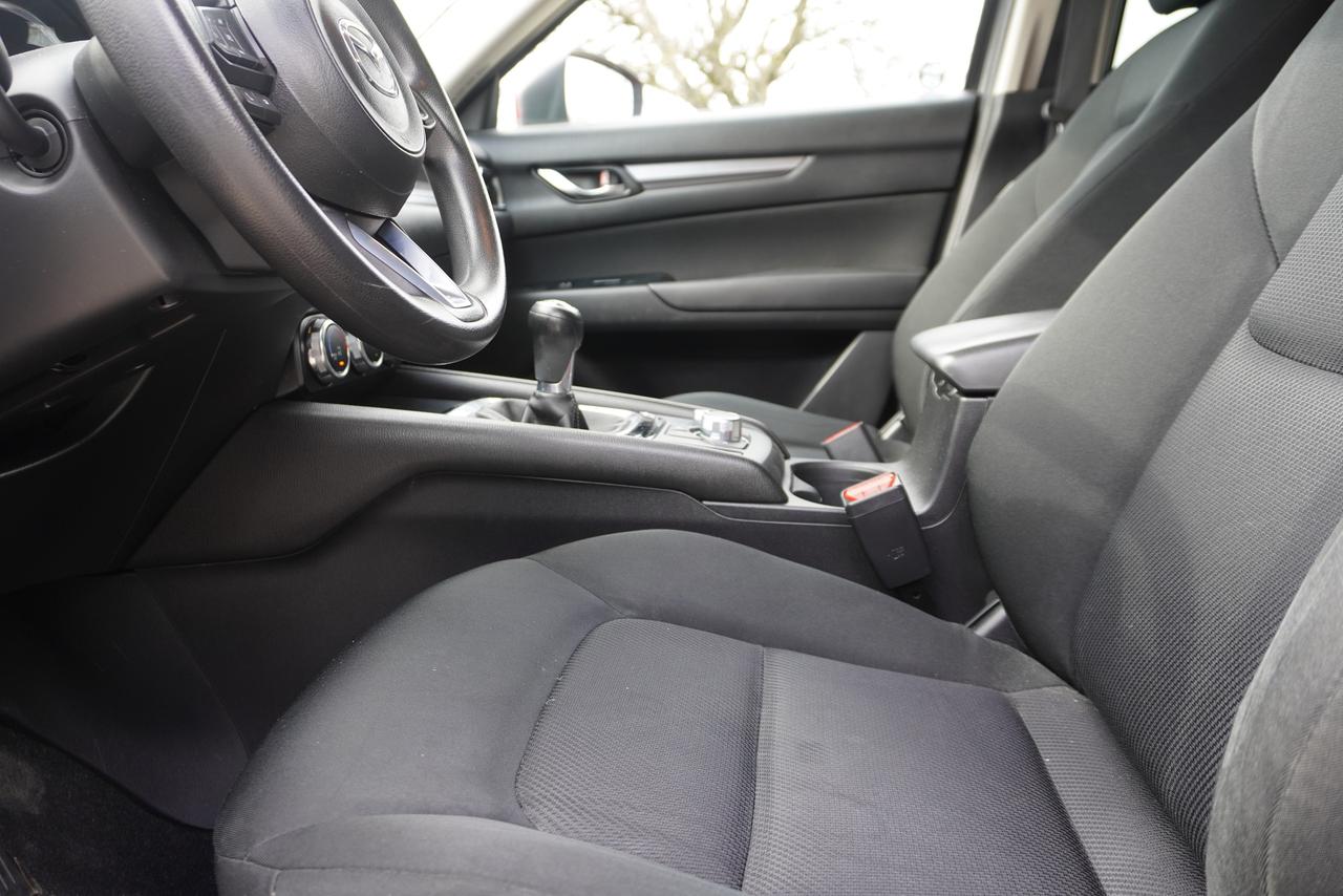 2017 Mazda CX-5 RARE / 6 SPD MANUAL / NO ACCIDENTS / STUNNING SUV Photo