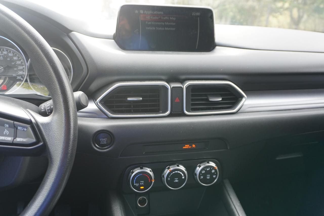 2017 Mazda CX-5 RARE / 6 SPD MANUAL / NO ACCIDENTS / STUNNING SUV Photo