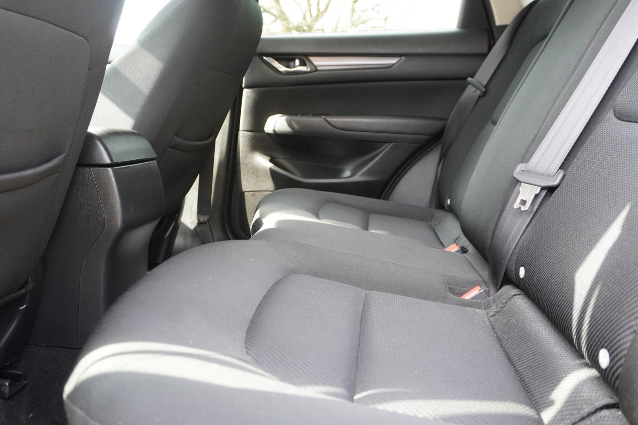 2017 Mazda CX-5 RARE / 6 SPD MANUAL / NO ACCIDENTS / STUNNING SUV Photo