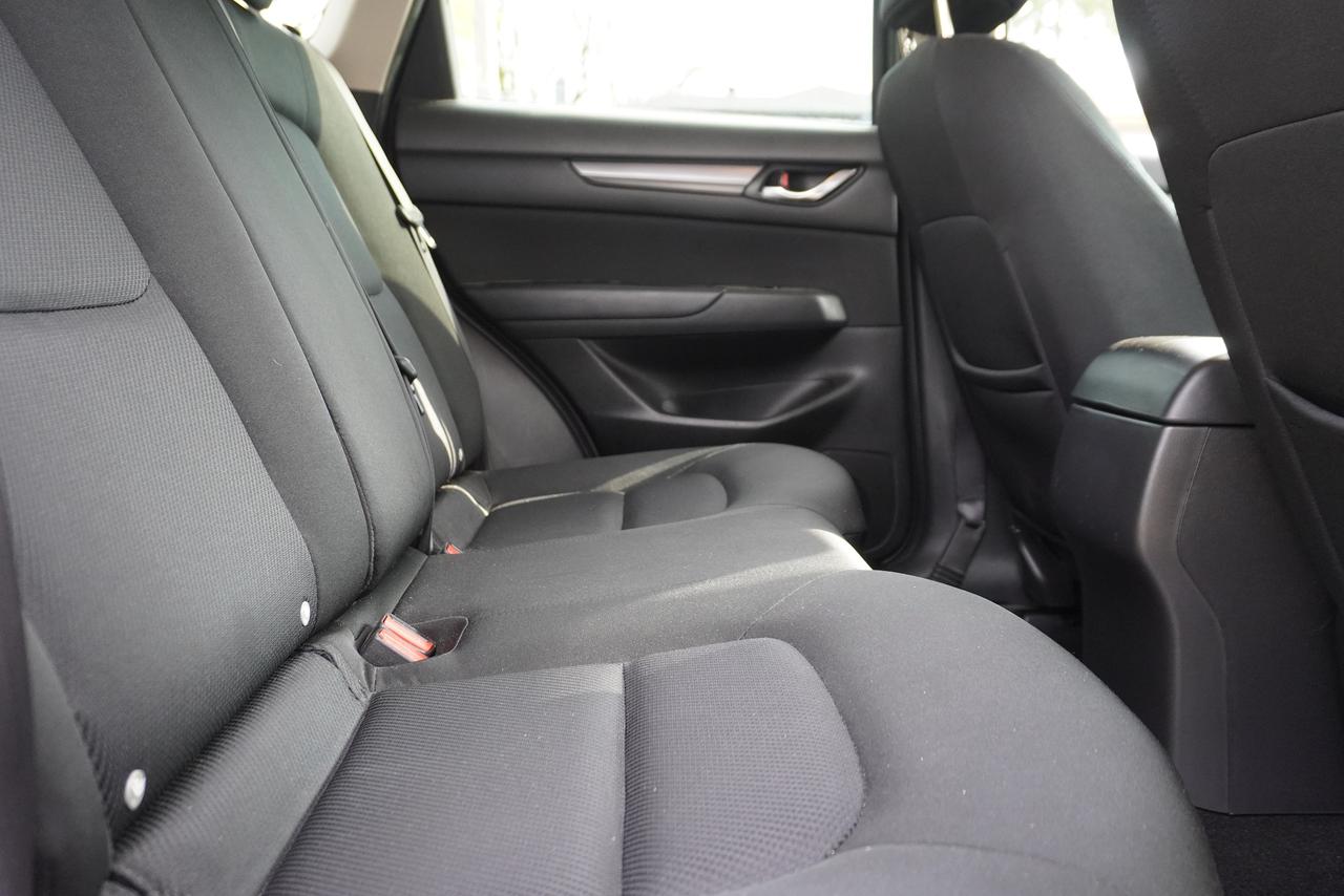 2017 Mazda CX-5 RARE / 6 SPD MANUAL / NO ACCIDENTS / STUNNING SUV Photo