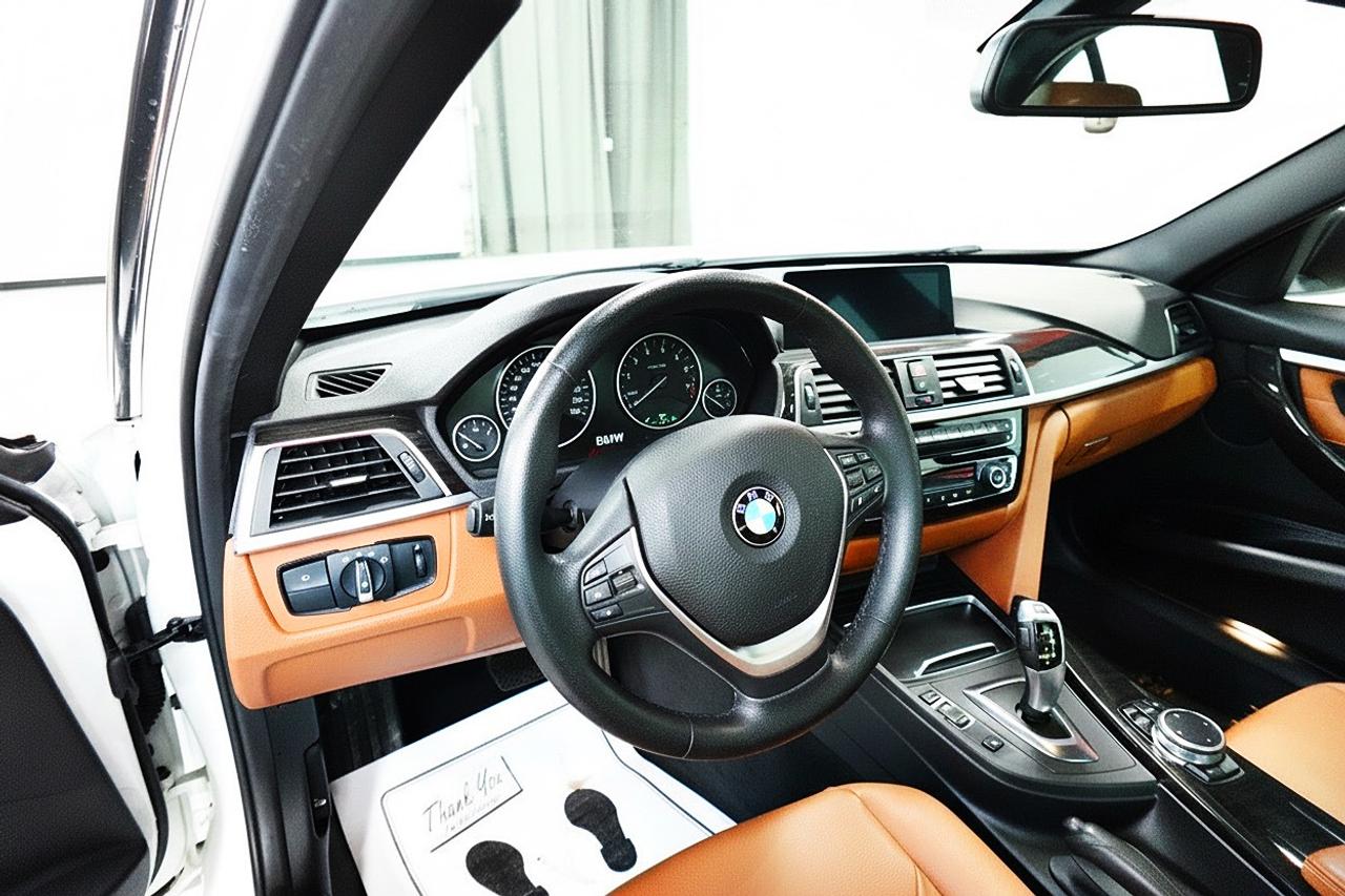 2016 BMW 3 Series 328 I X DRIVE,LOW KM,NO ACCIDENT,MINT Photo