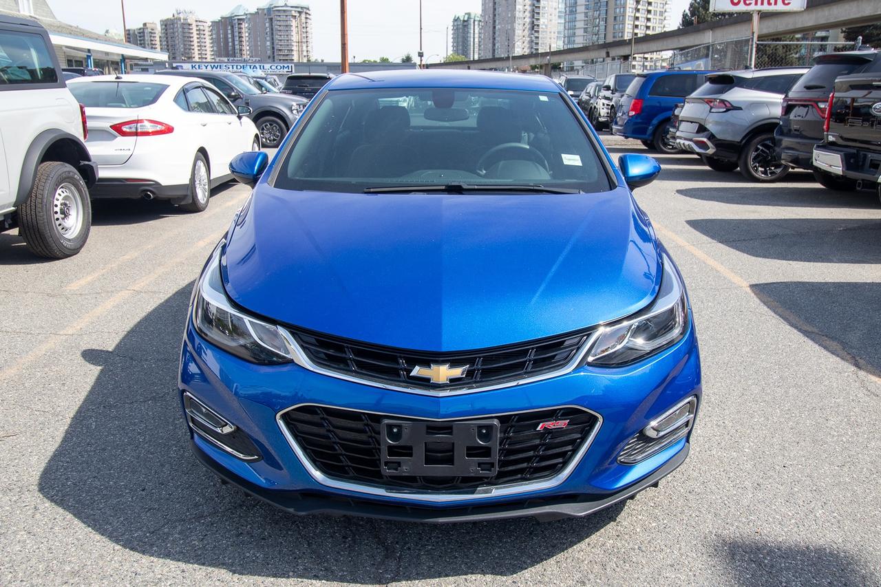 2017 Chevrolet Cruze LT Photo2