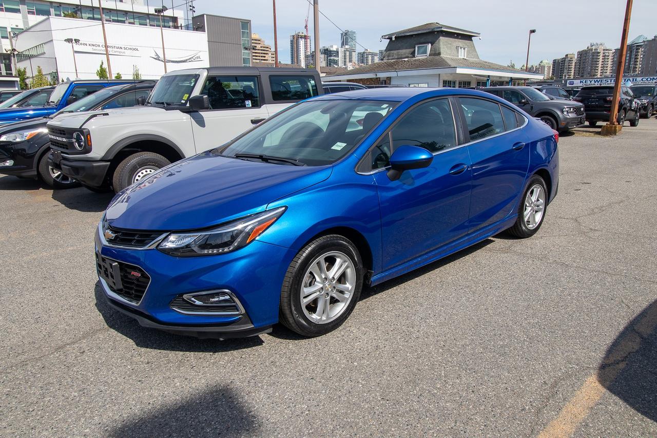2017 Chevrolet Cruze LT Photo1