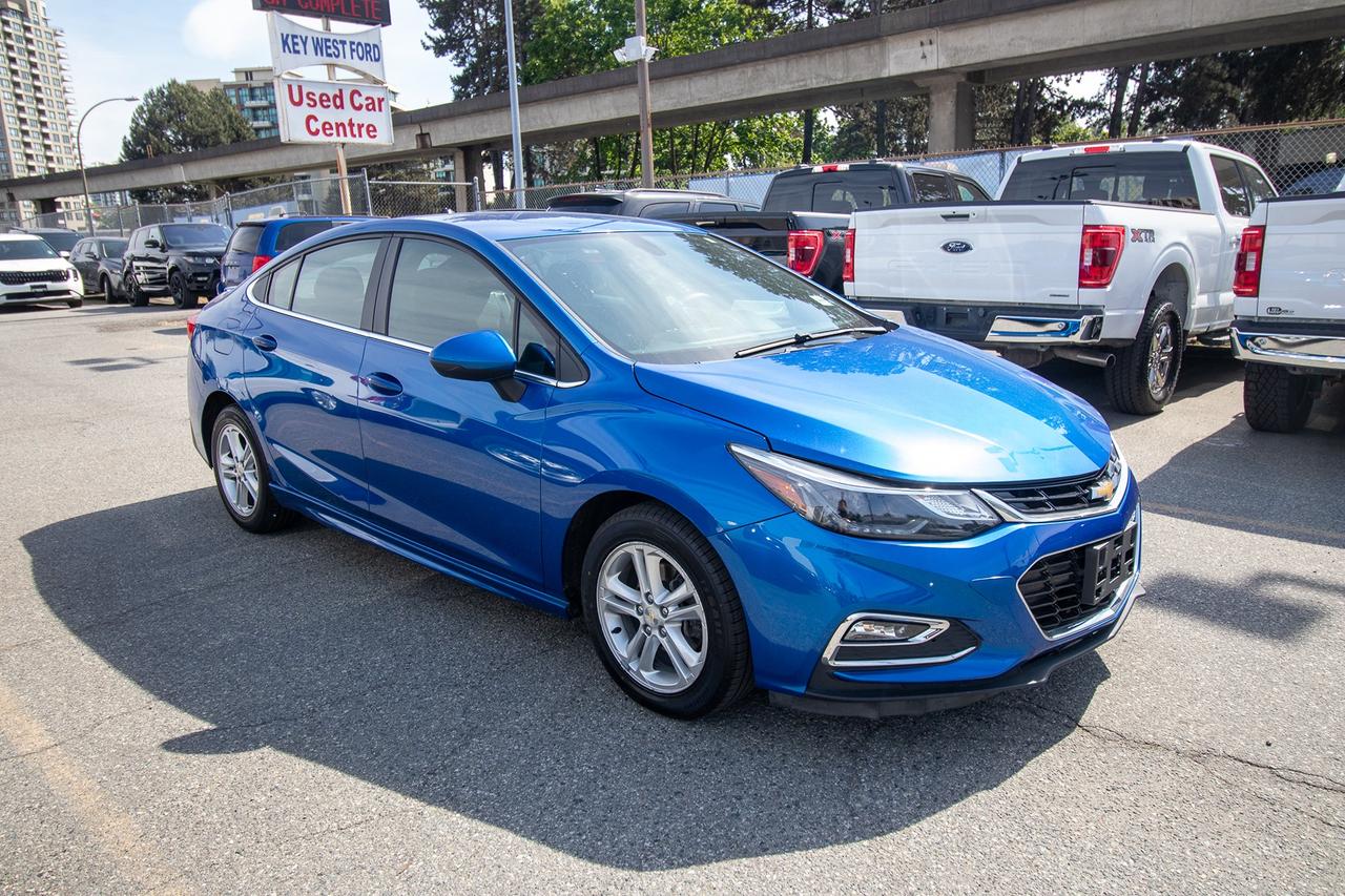 2017 Chevrolet Cruze LT Photo3