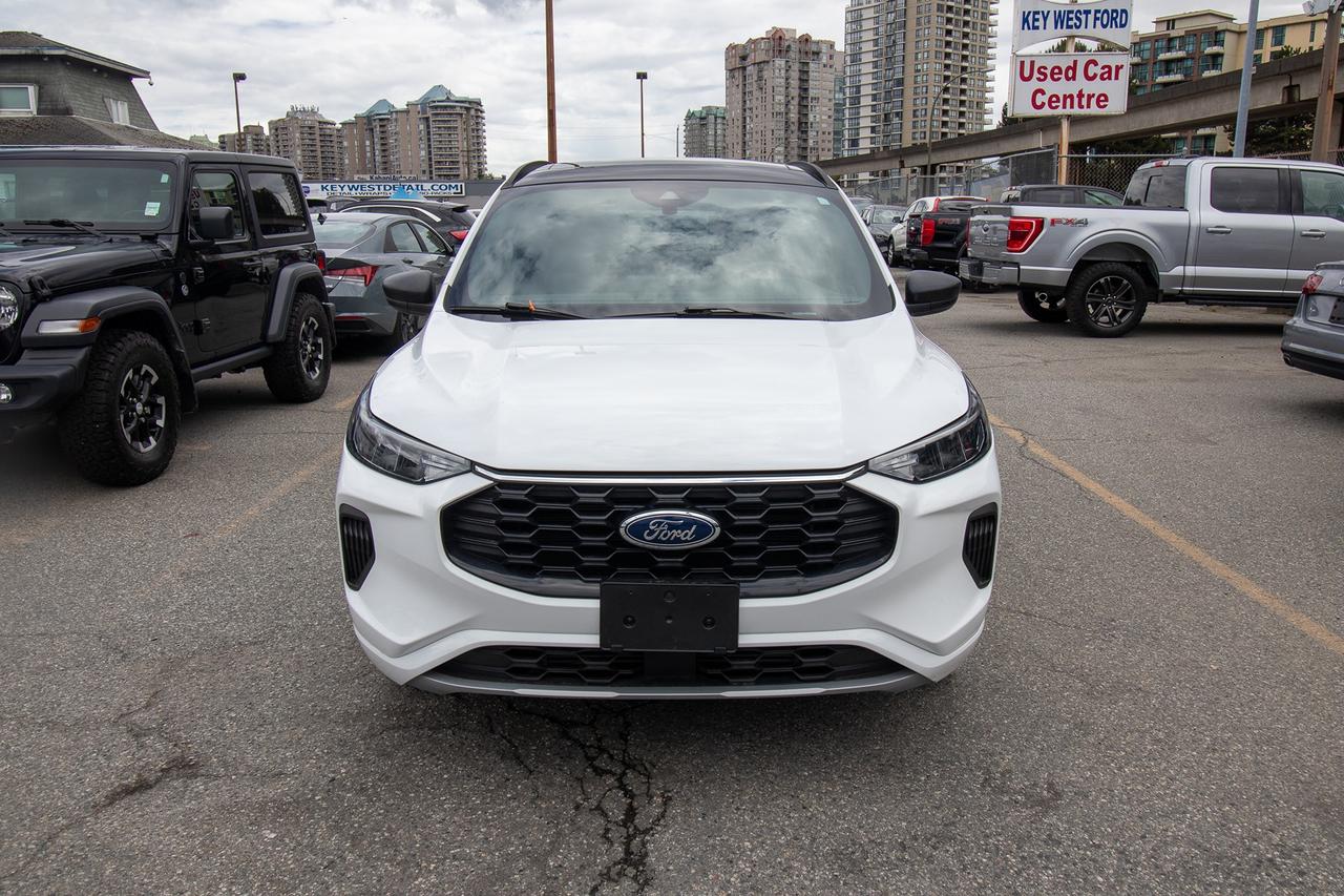 2023 Ford Escape ST LINE Photo2