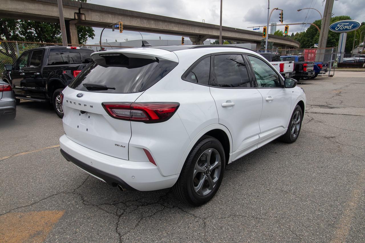 2023 Ford Escape ST LINE Photo4