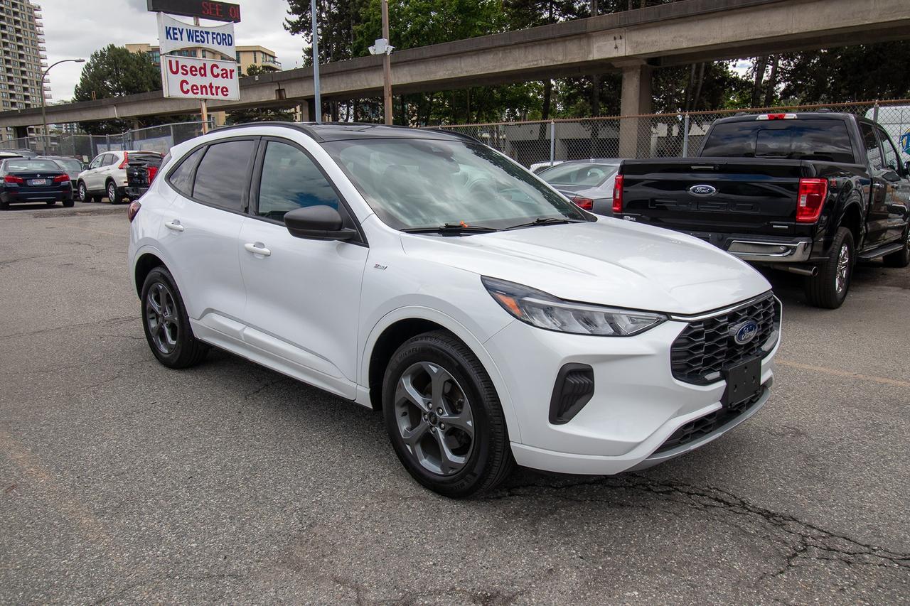 2023 Ford Escape ST LINE Photo3