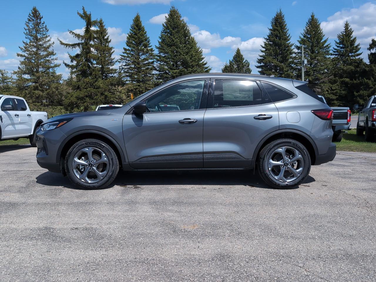 2026 Ford Escape ST-Line Hybrid AWD Photo2