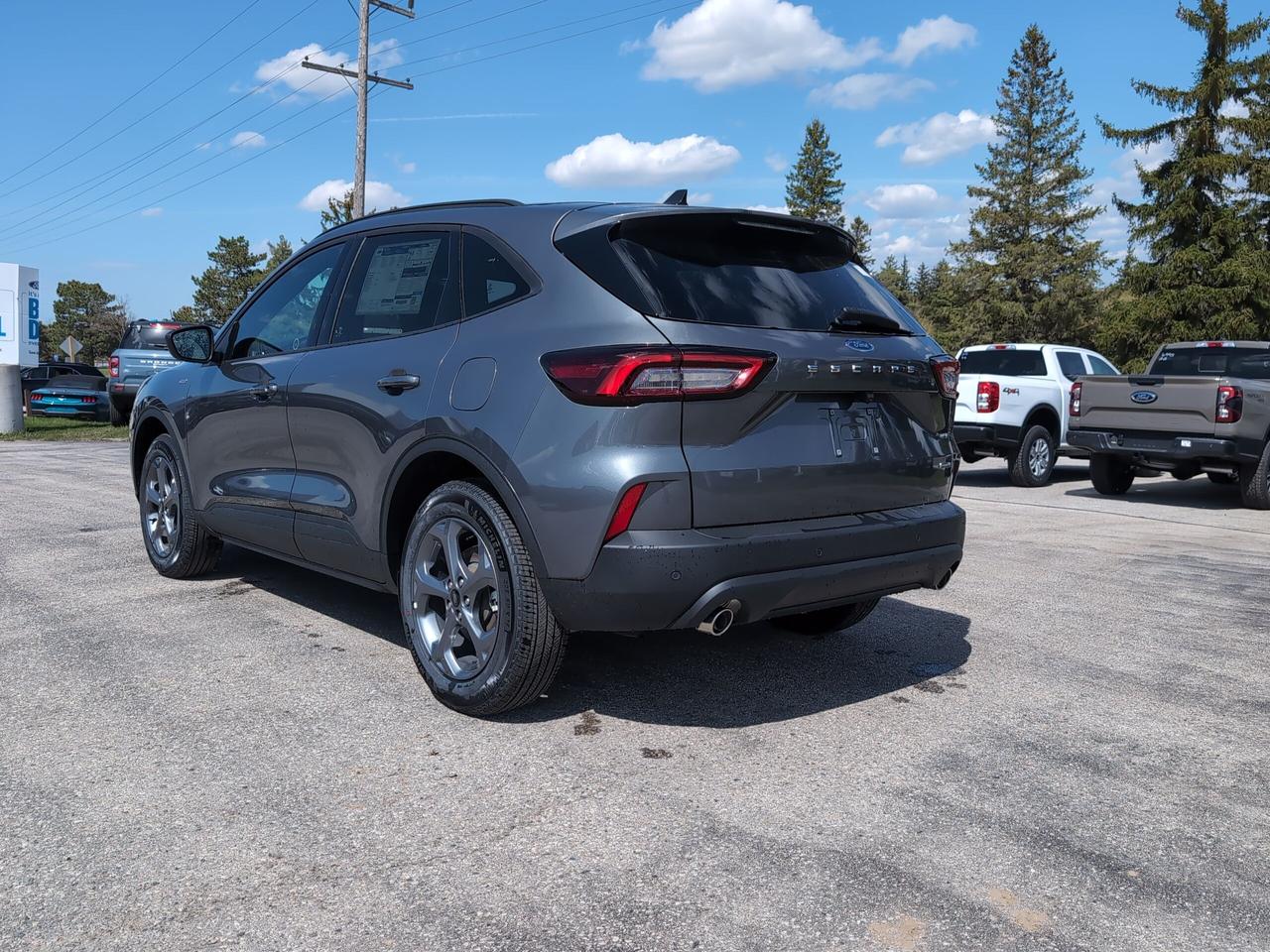 2026 Ford Escape ST-Line Hybrid AWD Photo4