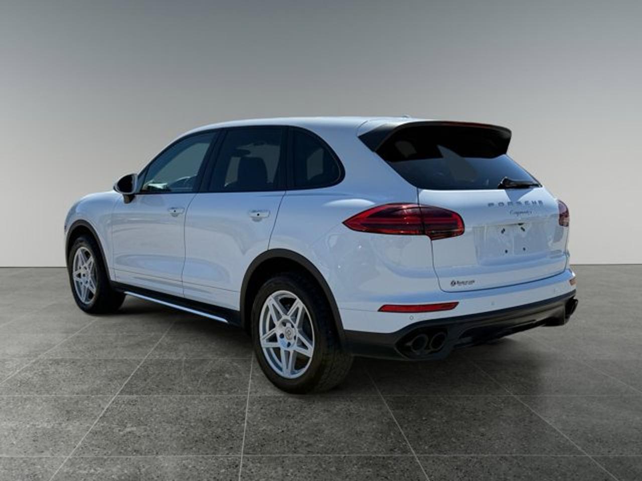 2018 Porsche Cayenne S - Photo #4