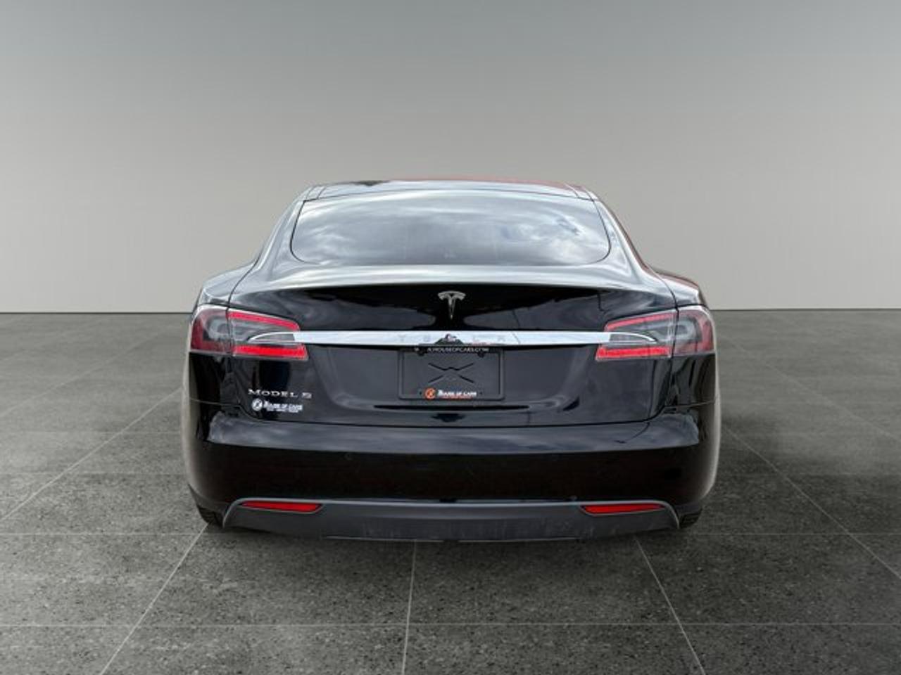 2015 Tesla Model S 85D - Photo #4