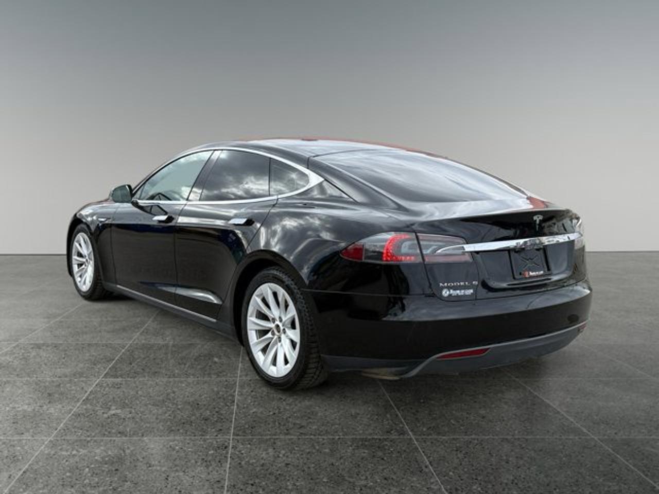 2015 Tesla Model S 85D - Photo #3