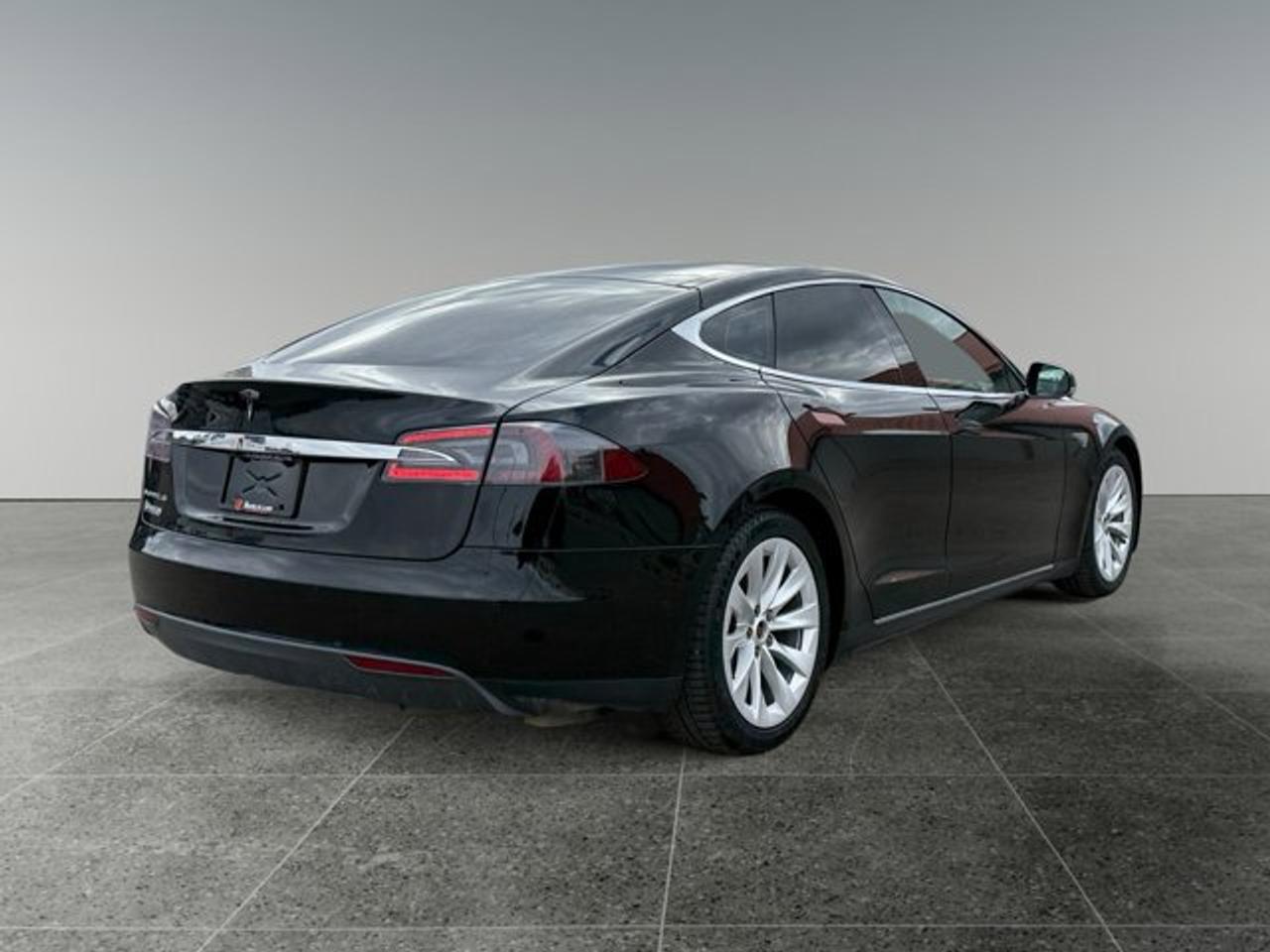 2015 Tesla Model S 85D Photo