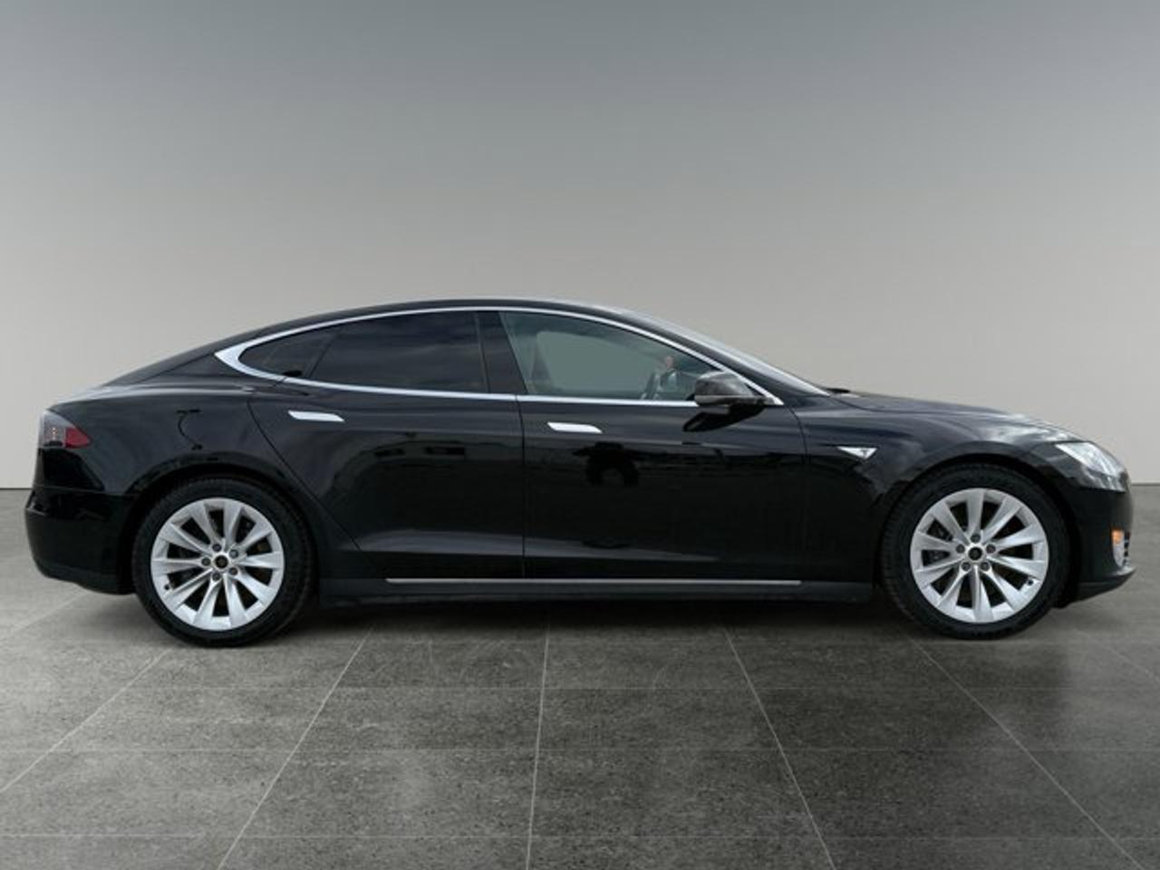 2015 Tesla Model S 85D Photo