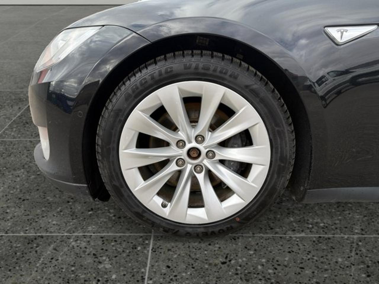 2015 Tesla Model S 85D - Photo #9