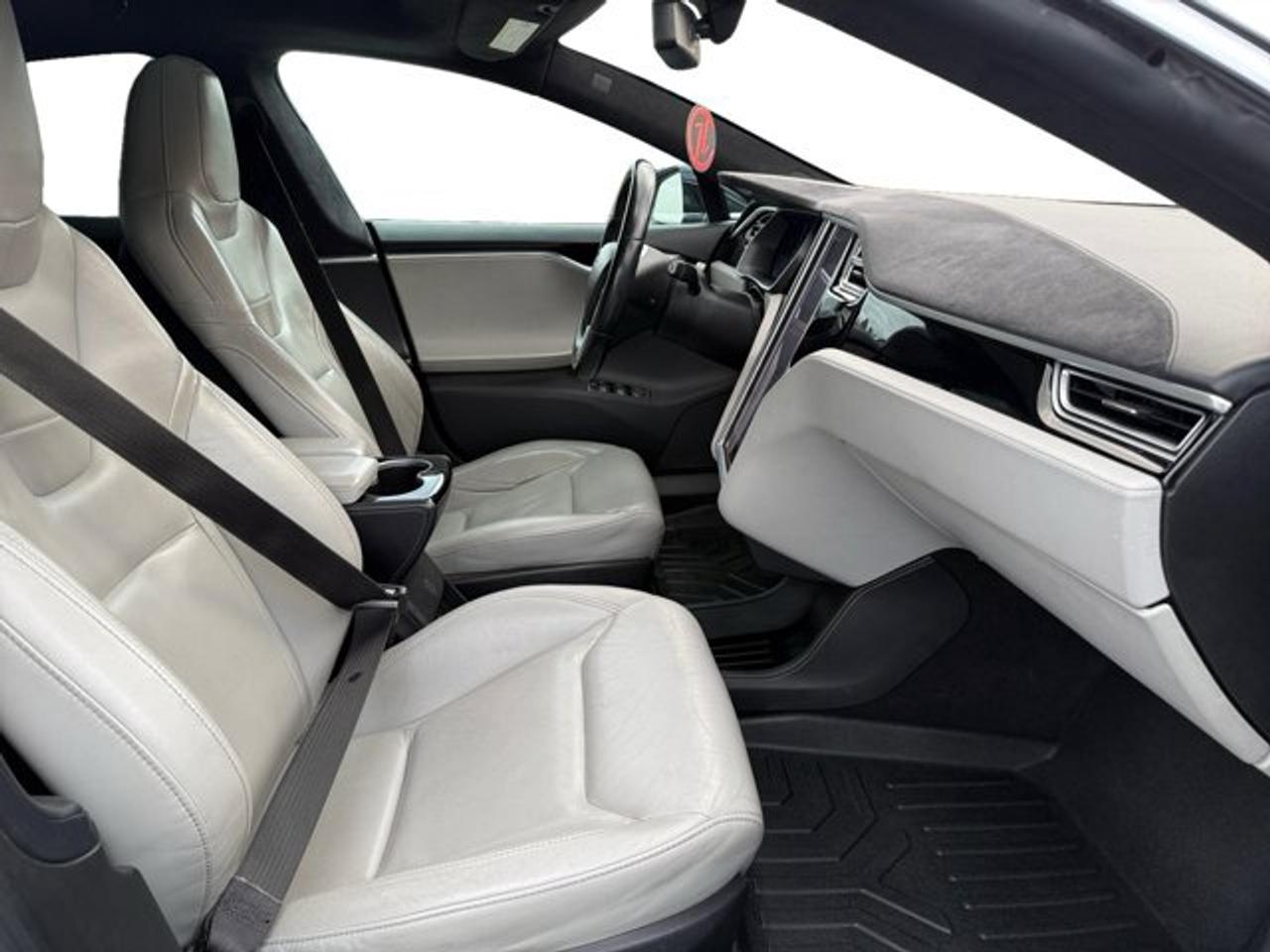 2015 Tesla Model S 85D - Photo #12
