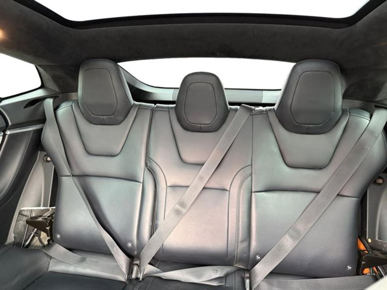 2015 Tesla Model S 85D - Photo #16