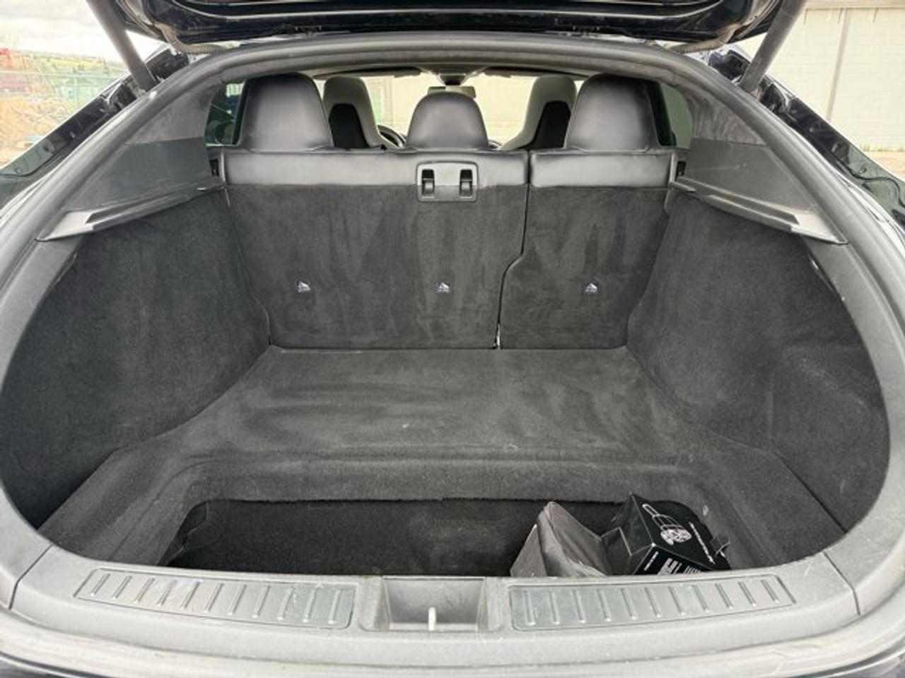 2015 Tesla Model S 85D Photo
