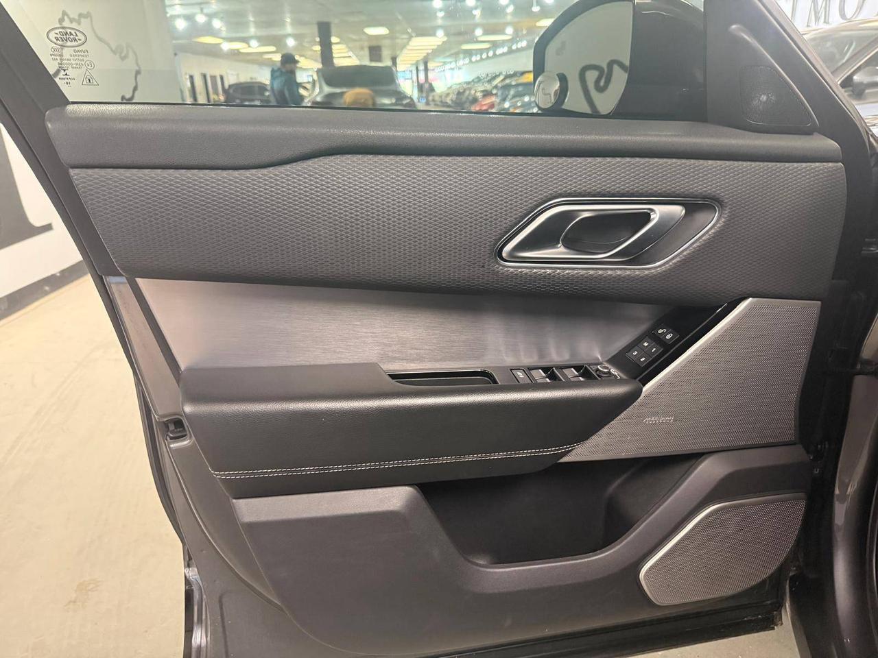2019 Land Rover Range Rover Velar P300 R-Dynamic SE, 20 DEALER SERVICE RECORD Photo