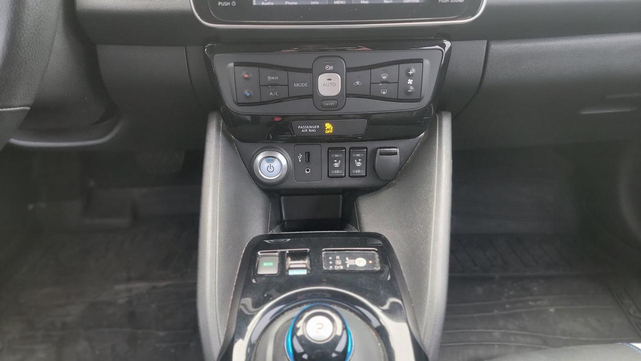 2018 Nissan Leaf S Photo